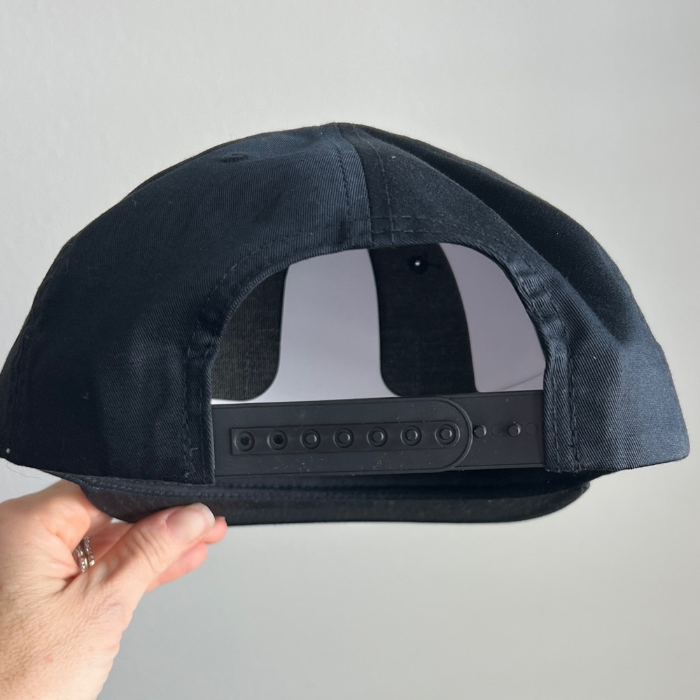 Black and Green Outdoor Hat - Picture 5 of 5